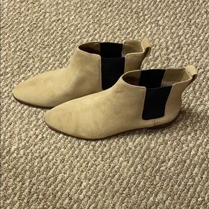 NWT J Crew Pull-on Chelsea Boots in suede…Women’s size 8.5